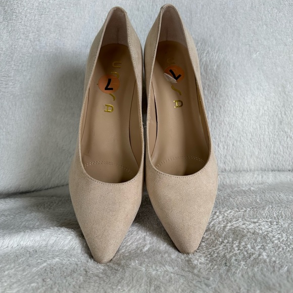 NWT Creme Suade Pointed Toe Platform Heels - Picture 2 of 7